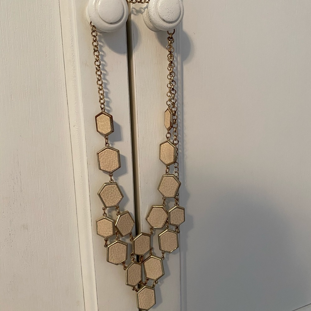 beige statement necklace - Picture 2 of 6